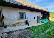Na predaj SLNEČNÝ stavebný pozemok so starším rodinným domom v obci Kátlovce - fotografia 11