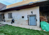 Na predaj SLNEČNÝ stavebný pozemok so starším rodinným domom v obci Kátlovce - fotografia 12
