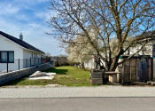 Na predaj slnečný stavebný pozemok o rozlohe 534m2, všetky IS, Záhumenská ul. Veľké Kostoľany - fotografia 1
