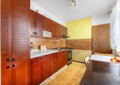 REALFINANC – 100% aktuálny! 35 ročný - 5 izbový rodinný dom s garážou, pozemok 692 m2, Opoj ! - fotografia 6