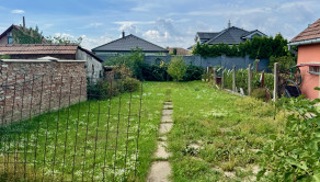 Na predaj 3.-izb. RD s pozemkom 483m2, 2x garáž, všetky IS, studňa, Sereď - časť Stredný Čepeň - fotografia 1