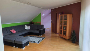 Na prenájom po rekonštrukcii 3-izbový byt 100 m2, v rodinnom dome pre 3 študentky kúsok od centra, Oblúková ulica, Trnava. - fotografia 1