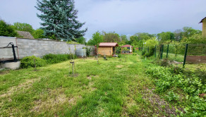 Na predaj SLNEČNÝ stavebný pozemok so starším rodinným domom v obci Kátlovce - fotografia 8