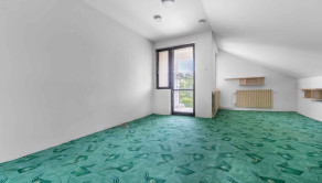 REALFINANC – 100% aktuálny! 35 ročný - 5 izbový rodinný dom s garážou, pozemok 692 m2, Opoj ! - fotografia 7