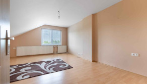 REALFINANC – 100% aktuálny! 35 ročný - 5 izbový rodinný dom s garážou, pozemok 692 m2, Opoj ! - fotografia 10