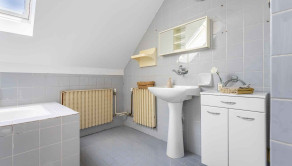REALFINANC – 100% aktuálny! 35 ročný - 5 izbový rodinný dom s garážou, pozemok 692 m2, Opoj ! - fotografia 14