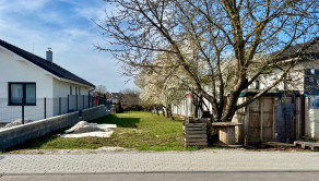 Na predaj slnečný stavebný pozemok o rozlohe 534m2, všetky IS, Záhumenská ul. Veľké Kostoľany - fotografia 1
