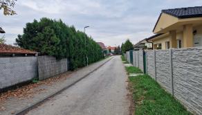 REALFINANC – 100% aktuálny! Stavebný pozemok celkom 959 m2, tichá ulica obec Madunice !!! - fotografia 3