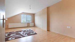 REALFINANC – 100% aktuálny! 35 ročný - 5 izbový rodinný dom s garážou, pozemok 692 m2, Opoj ! - fotografia 10