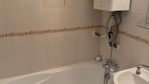 kúpeľňa s elektrickým ohrevom vody