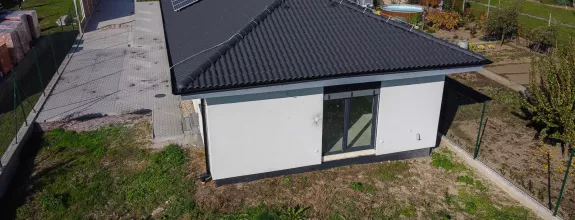 Rodinný Dom s Dvomi bytovými jednotkami, 6 x parkovacie miesto, pozemok 886 m2, fotovoltaika, Hrnčiarovce nad Parnou!
