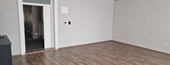 REALFINANC 100% aktuálny – Reprezentatívny moderný priestor v historickom centre mesta Trnava.
