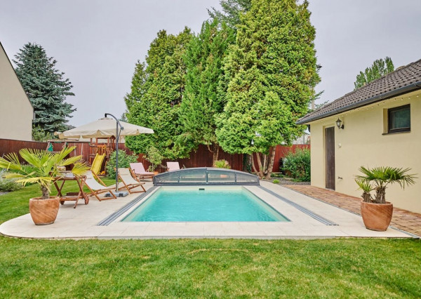 100% aktuálna! 6 izbová Vila s 2 garážou na pozemku 850 m2.