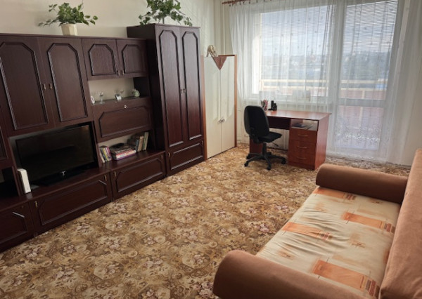 REZERVOVANÉ !!! veľký 1 izbový byt 42m2 + 2x lodžia na sídl. Prednádražie v Trnave