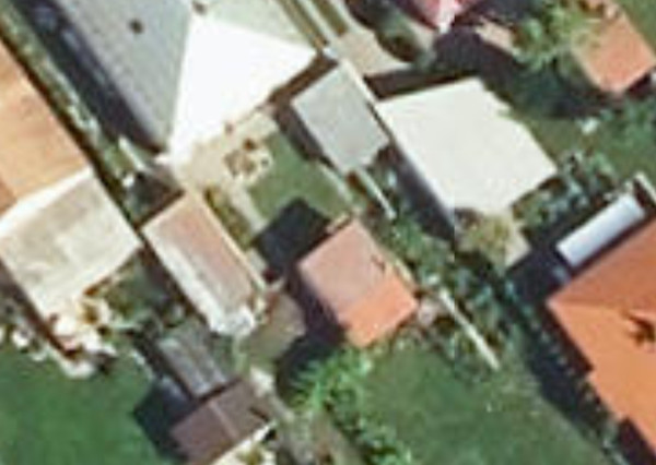 REALFINANC – 100% aktuálny! Čiastočne zrekonštruovaný rodinný dom so samostatnou garážou na pozemku o výmere 703 m2.