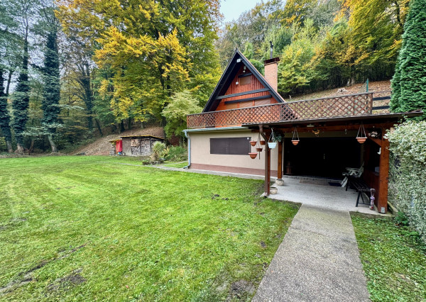 Zariadená 3,5.-izb. chata po rekonštrukcii v malebnej prírode Malých Karpát