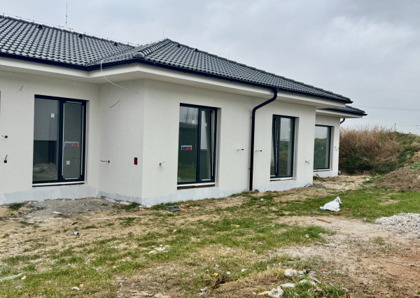 DOKONČENIE PODĽA VL. VÝBERU DO ŠTANDARDU V CENE!! NOVOSTAVBA 4.-izb. RD, hliníkové žalúzie, 2x park. miesto, obec Dolná Krupá