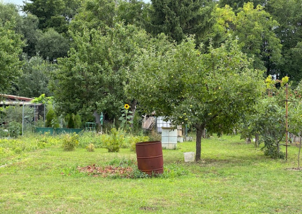 NOVÁ CENA !!! Predám veľký pozemok v záhradkárskej časti Kamenný Mlyn Trnava s výmerou cca 462m2
