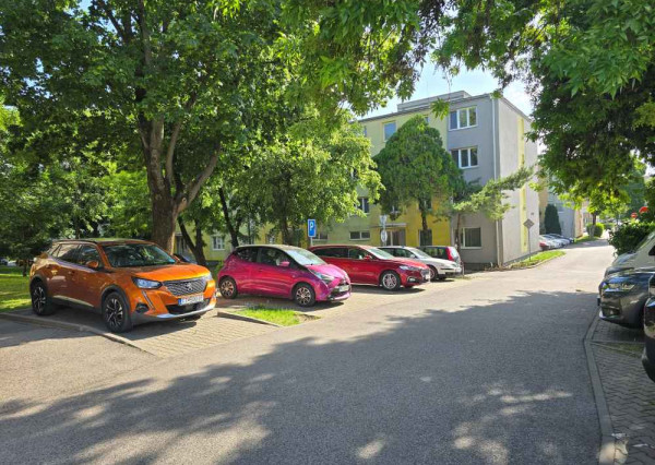 REALFINANC 100% aktuálny!!! Pôvodný stav 4 -izbový byt 75,84 m2 + 3 m2 loggia, Trnava.