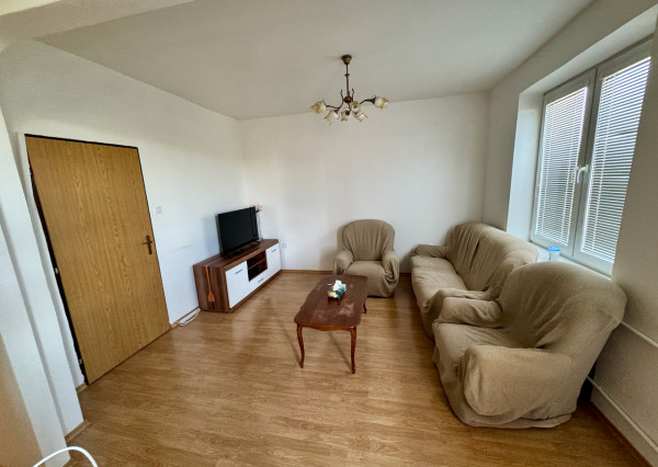 Prenájom 2.-izb. byt s balkónom pre mladý pár prípadne dve študentky !!!!