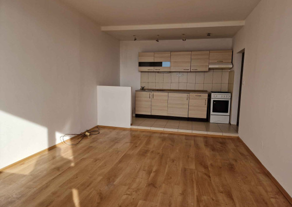 REALFINANC 100% aktuálny!!! Na prenájom po rekonštrukcii 2-izbový byt 42 m2, + 2 x loggia, Jiráskova - Trnava.