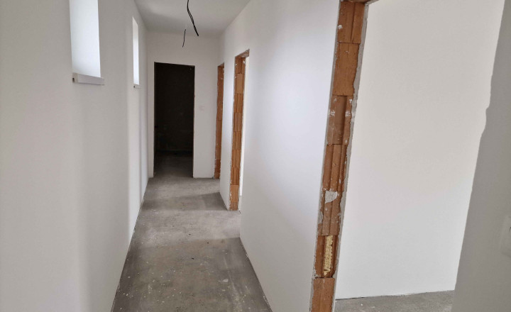 100% aktuálny ! Novostavba 4 izbový Rodinný Dom, 3x parkovacie miesto, pozemok 304 m2, fotovoltaika, Hrnčiarovce nad Parnou ! - fotografia 7