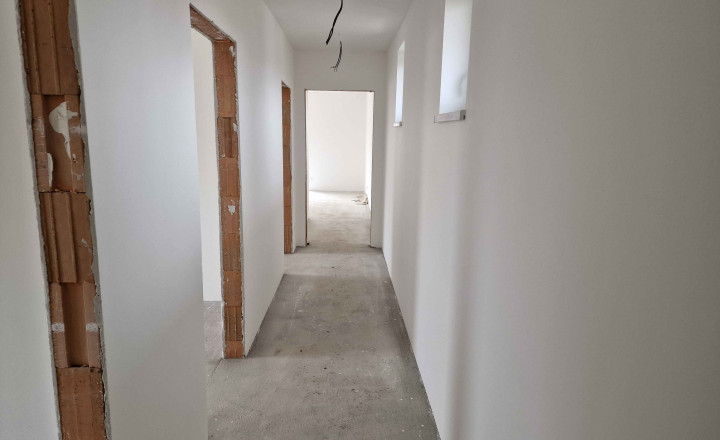100% aktuálny ! Novostavba 4 izbový Rodinný Dom, 3x parkovacie miesto, pozemok 304 m2, fotovoltaika, Hrnčiarovce nad Parnou ! - fotografia 8