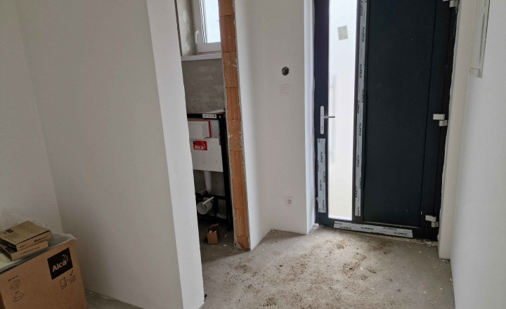 100% aktuálny ! Novostavba 4 izbový Rodinný Dom, 3x parkovacie miesto, pozemok 304 m2, fotovoltaika, Hrnčiarovce nad Parnou ! - fotografia 14