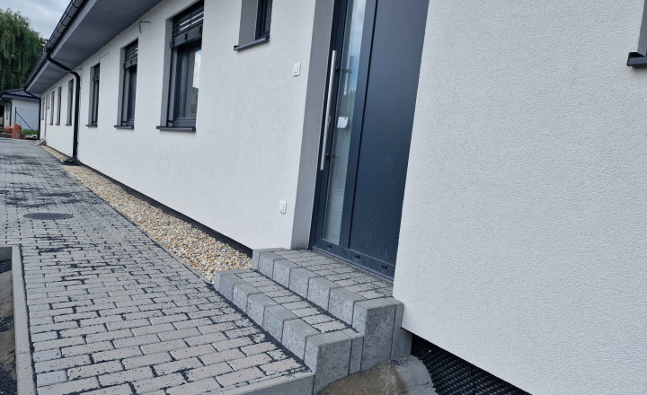 100% aktuálny ! Novostavba 4 izbový Rodinný Dom, 3x parkovacie miesto, pozemok 582 m2, fotovoltaika, Hrnčiarovce nad Parnou ! - fotografia 3