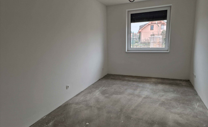 100% aktuálny ! Novostavba 4 izbový Rodinný Dom, 3x parkovacie miesto, pozemok 582 m2, fotovoltaika, Hrnčiarovce nad Parnou ! - fotografia 5