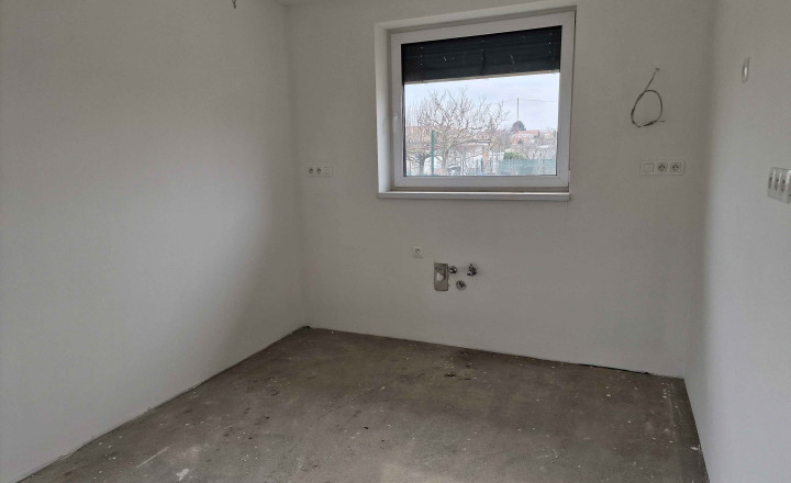 100% aktuálny ! Novostavba 4 izbový Rodinný Dom, 3x parkovacie miesto, pozemok 582 m2, fotovoltaika, Hrnčiarovce nad Parnou ! - fotografia 10