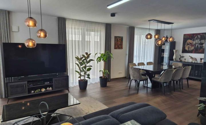 REALFINANC 100% aktuálny!!! Novostavba 4 izbový byt 156,5 m² v novostavbe Rezidencia Hviezdoslavova v centre mesta Trnava. - fotografia 4
