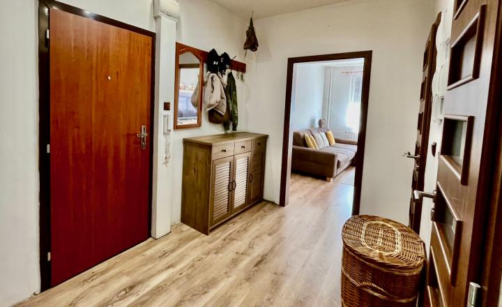 TOP LOKALITA!! Zariadený 3.-izb. byt s loggiou po rekonštrukcii na Družbe - fotografia 13