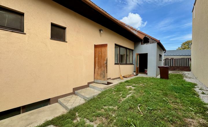 Na predaj 3.-izb. RD s pozemkom 483m2, 2x garáž, všetky IS, studňa, Sereď - časť Stredný Čepeň - fotografia 3