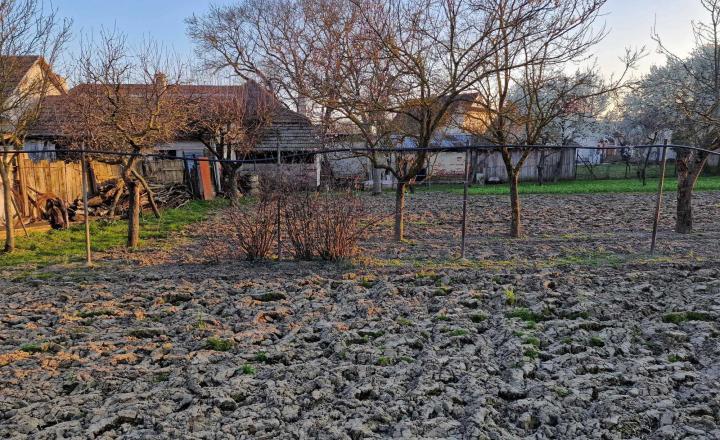 REALFINANC – 100% aktuálny! Stavebný pozemok celkom 959 m2, tichá ulica obec Madunice !!! - fotografia 5