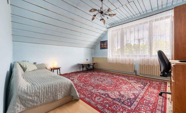 REALFINANC – 100% aktuálny! 35 ročný - 5 izbový rodinný dom s garážou, pozemok 692 m2, Opoj ! - fotografia 11