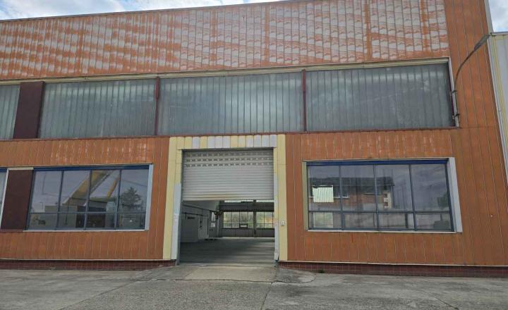 REALFINANC – 100% aktuálny! Prenájom pre výrobu alebo skladovanie priestory 643,7 m2, vzialený len 200 m od obchvatu na Chovateľskej ulici, Trnava. - fotografia 1