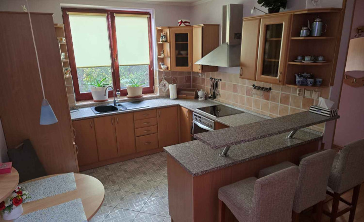Na prenájom po rekonštrukcii 3-izbový byt 100 m2, v rodinnom dome pre 3 študentky kúsok od centra, Oblúková ulica, Trnava.