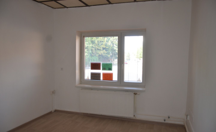 REALFINANC – 100% aktuálny! prenájom komerčný priestor s výmerou 14,79 m² na Jerichovej ulici v Trnave ! - fotografia 1