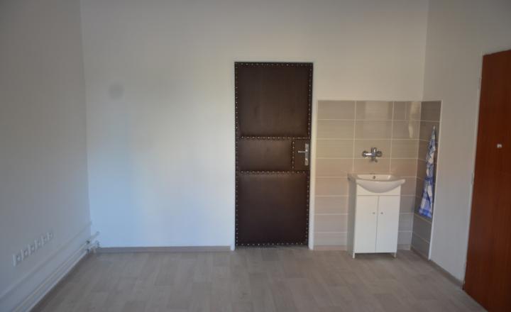 REALFINANC – 100% aktuálny! prenájom komerčný priestor s výmerou 14,79 m² na Jerichovej ulici v Trnave ! - fotografia 2