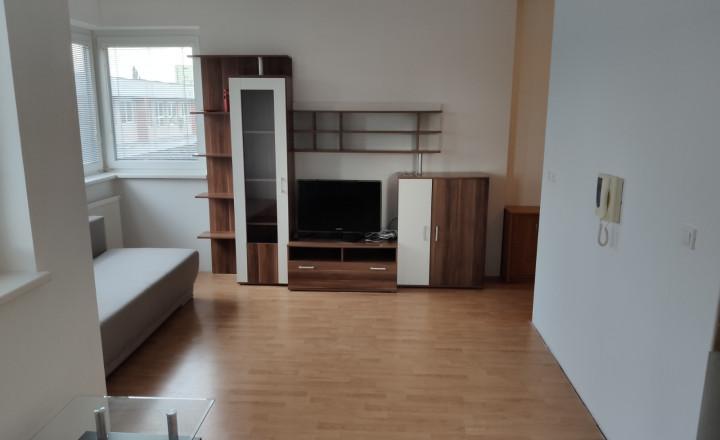 Prenájom 1 izb. byt s parkovacím miestom T.Vansovej 4/A